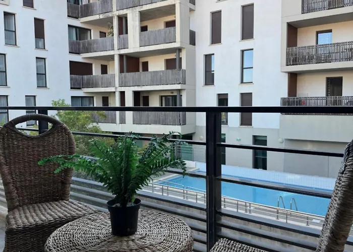 L'estacade A 2 Pas De La Plage, Du Port Et Des Pistes Cyclables